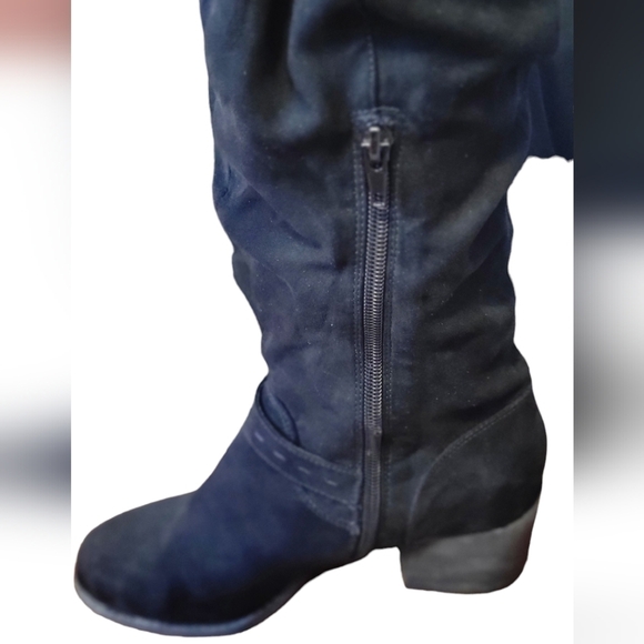 Madden Girl, ladies riding boots. Boots have flaash slouch style. Size 7.5 - Picture 7 of 9